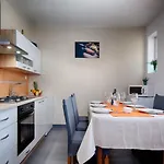 Semesterbostad House Paradiso Vis