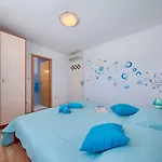 House Paradiso * Vis